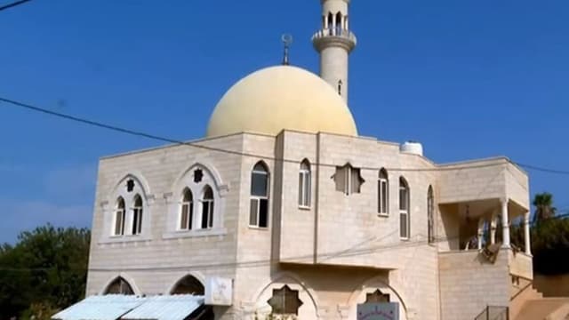 Colonos israelitas incendeiam mesquita palestiniana a norte de Ramala