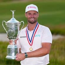 <![CDATA[ Wyndham Clark evita colapso histórico e conquista US Open pela segunda vez ]]>