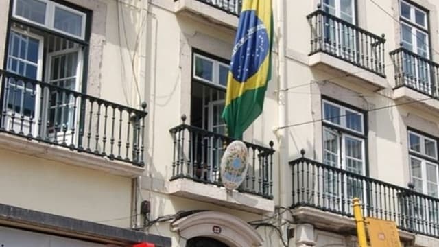 Consulado em Lisboa alerta para risco de títulos eleitorais físicos desactualizados