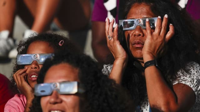 Milhares de pessoas assistem com palavras de espanto ao eclipse total em Bragança