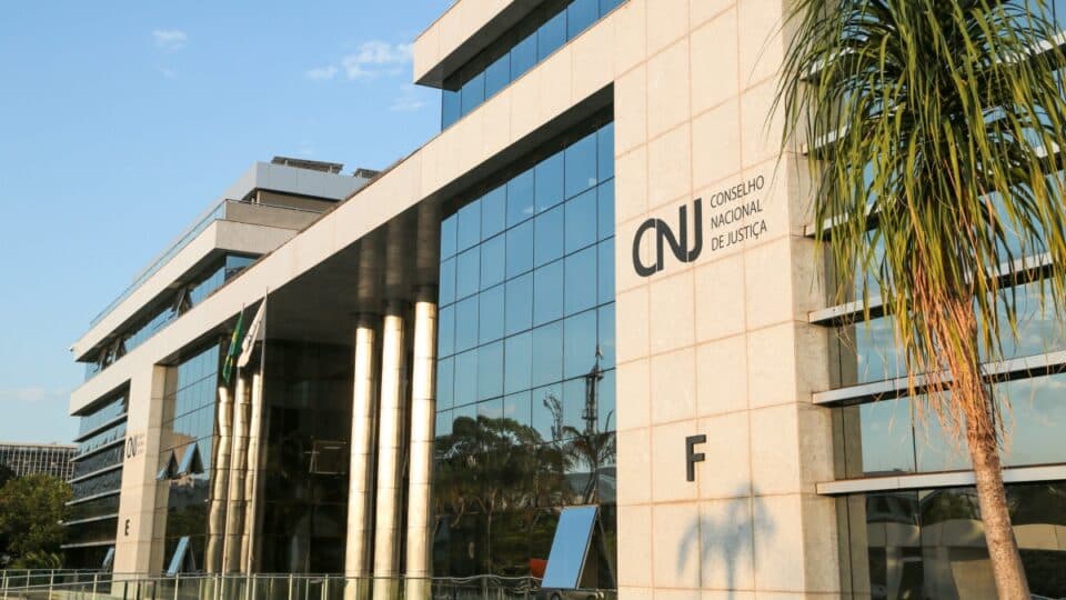 CNJ aprova demissão de juízes e acaba com aposentadoria compulsória