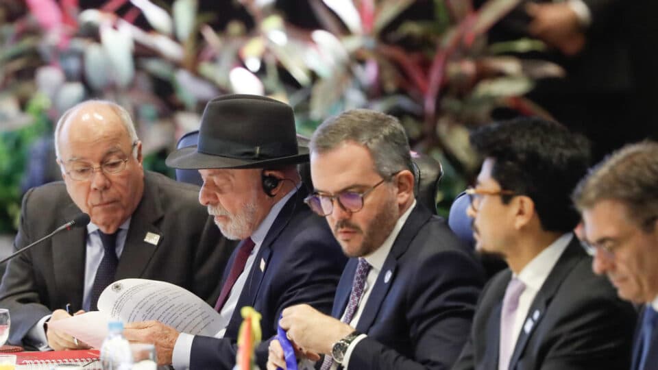 Lula defende Pix e reeleição para “garantir” democracia na cúpula do Mercosul