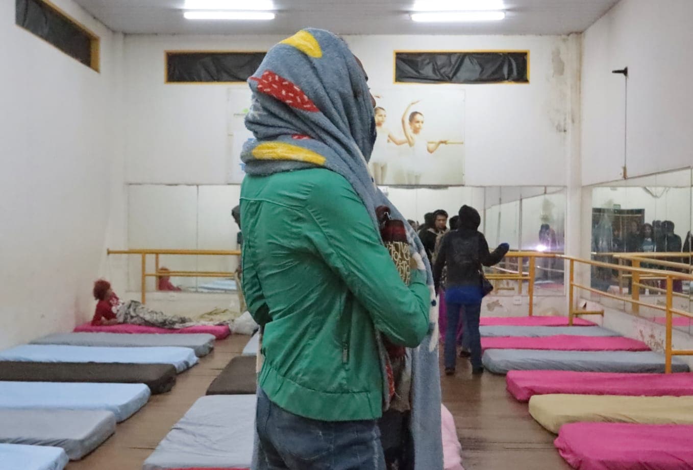 Primeira noite de abrigo contra frio reúne pessoas que buscam ajuda