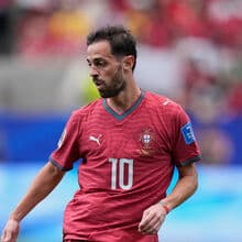 <![CDATA[ Gesto de fair play não passou despercebido: Bernardo Silva apoia Khusanov ]]>