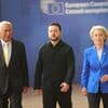 UE recusa levantar sanções à Rússia sem fim da guerra. Zelensky pede fim do conflito "o quanto antes"