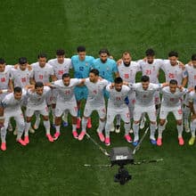 <![CDATA[ Seleção do Irão deixa mensagem escrita à mão no balneário: «Que a paz, o respeito e a amizade prevaleçam» ]]>