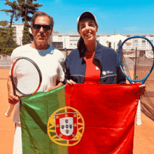 <![CDATA[ Maria Bolota tem 27 anos, é médica e representa Portugal no Mundial de Para Standing ]]>