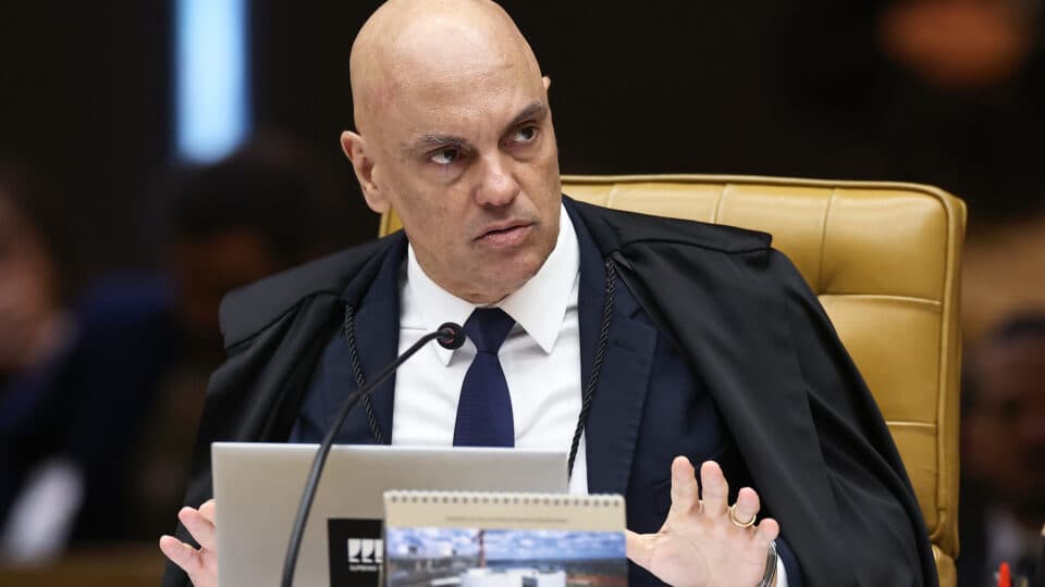 STF suspende análise sobre investigação de Moraes após pedido de vista