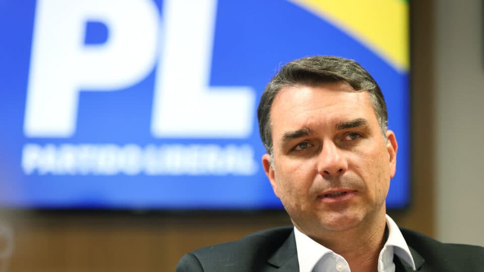 PL aposta em mulher como vice para ampliar alcance eleitoral de Flávio
