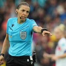 <![CDATA[ UEFA nomeia francesa Stéphanie Frappart para o Comité de Arbitragem ]]>