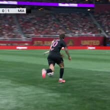 <![CDATA[ Como nos tempos áureos: Messi bisa pelo Inter Miami após duas... arrancadas do meio-campo ]]>