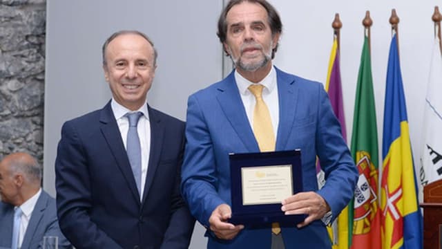Albuquerque diz que decisões autárquicas estão "congeladas" por entidades não eleitas