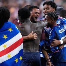 <![CDATA[ Um momento para a história: as imagens da festa de Cabo Verde ]]>