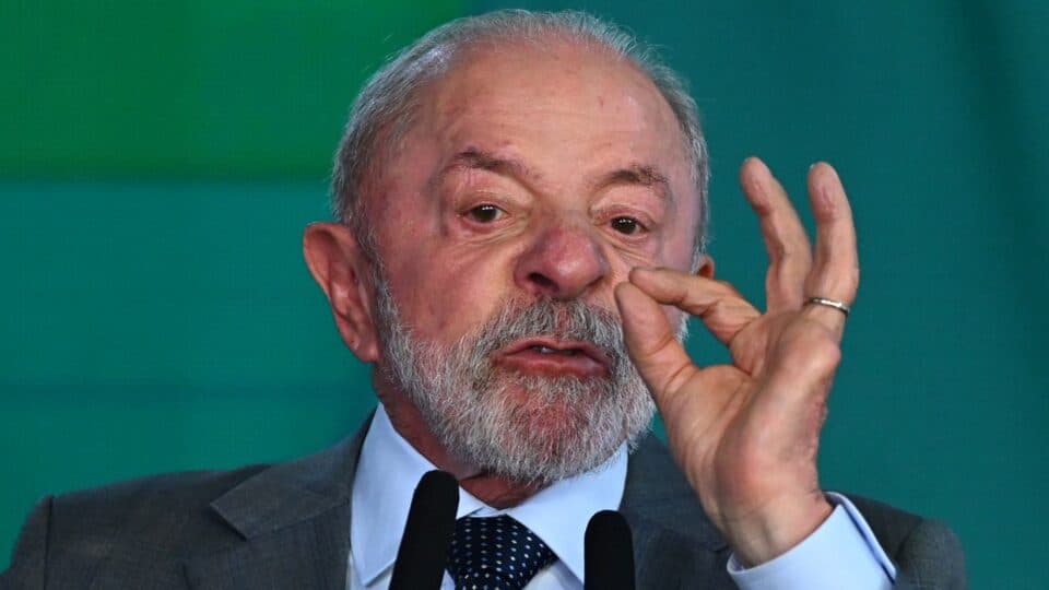 Lula critica Nunes Marques e diz que não aceitará suspensão de canal no WhatsApp