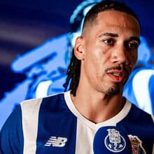 <![CDATA[ Chris Smalling: sucesso europeu às mãos de Mourinho e parceria na Arábia com ex-central do V. Guimarães ]]>