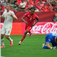 <![CDATA[ A crónica do Suíça-Canadá, 2-1: Manzambi e mais 10 ]]>