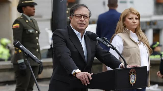 Líder da Colômbia diz-se pronto para iniciar a transição com presidente eleito