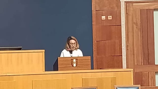 Acesso gratuito a exames de cancro leva a acusações recíprocas no parlamento