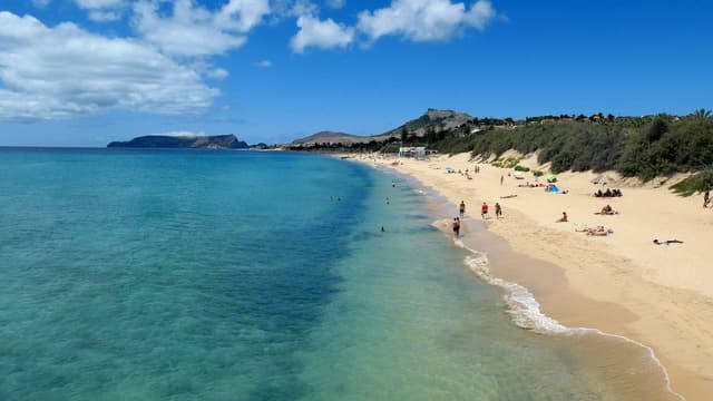 Porto Santo refreia construção de novos hotéis e aposta no destino como "refúgio de sentidos"