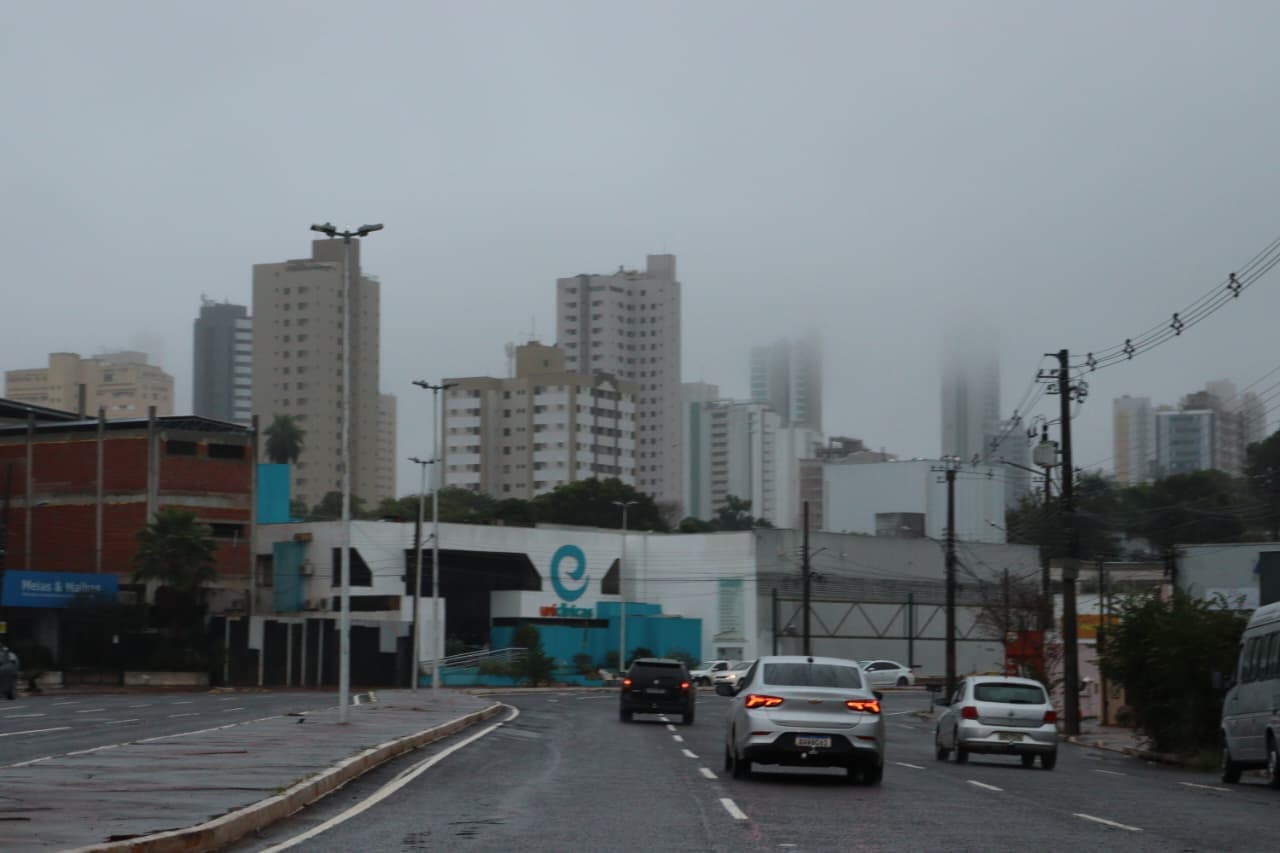 Frente fria mantém chuva e temperatura máxima na Capital será de 18ºC
