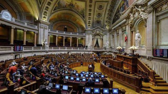 Parlamento recomenda ao Governo que crie aplicação para denunciar assédio em transportes públicos