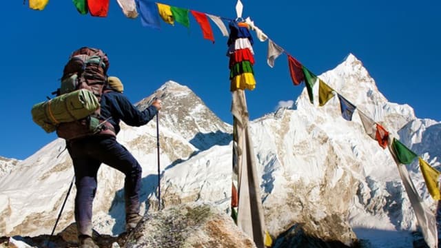 Restrições chinesas no Everest impulsionam receitas recorde no Nepal