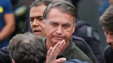 Moraes autoriza Carlos e Jair Renan a visitarem Jair Bolsonaro em casa