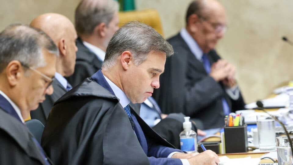 Como André Mendonça conduz as investigações sobre Lulinha e o Banco Master?