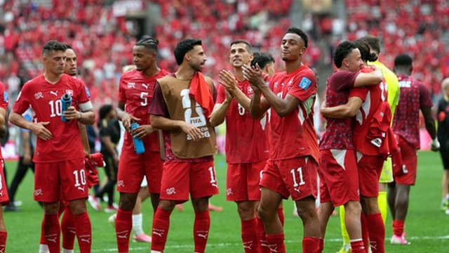 Suíça vence Canadá e segue com os coanfitriões para os 16 avos de final