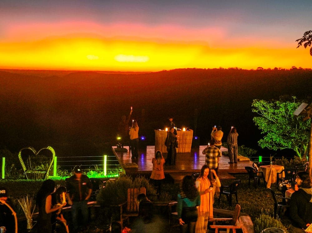 Pertinho da Capital, festival tem 8 atrativos, pôr do sol e cachoeiras