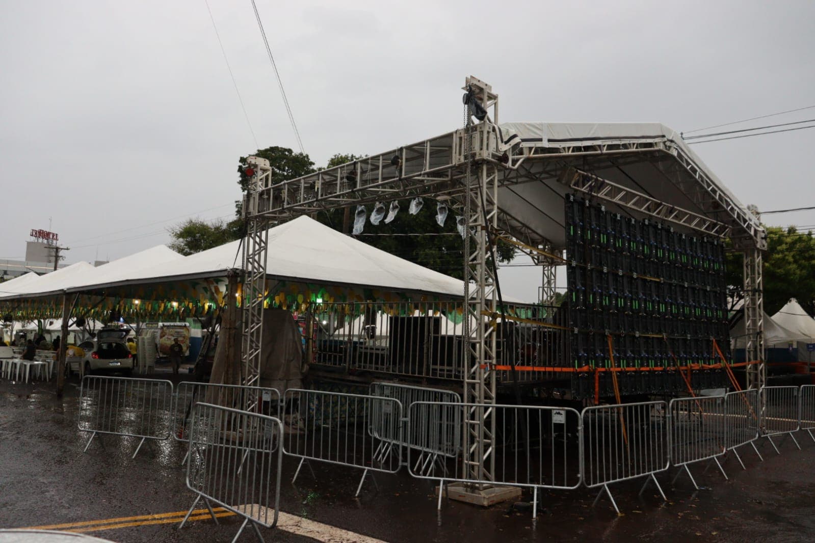 Chuva não atrapalha preparativos e organização mantém Festa da Padroeira
