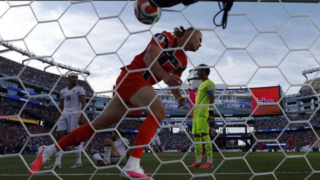 Haaland estreia-se a marcar e a Noruega goleia um Iraque corajoso