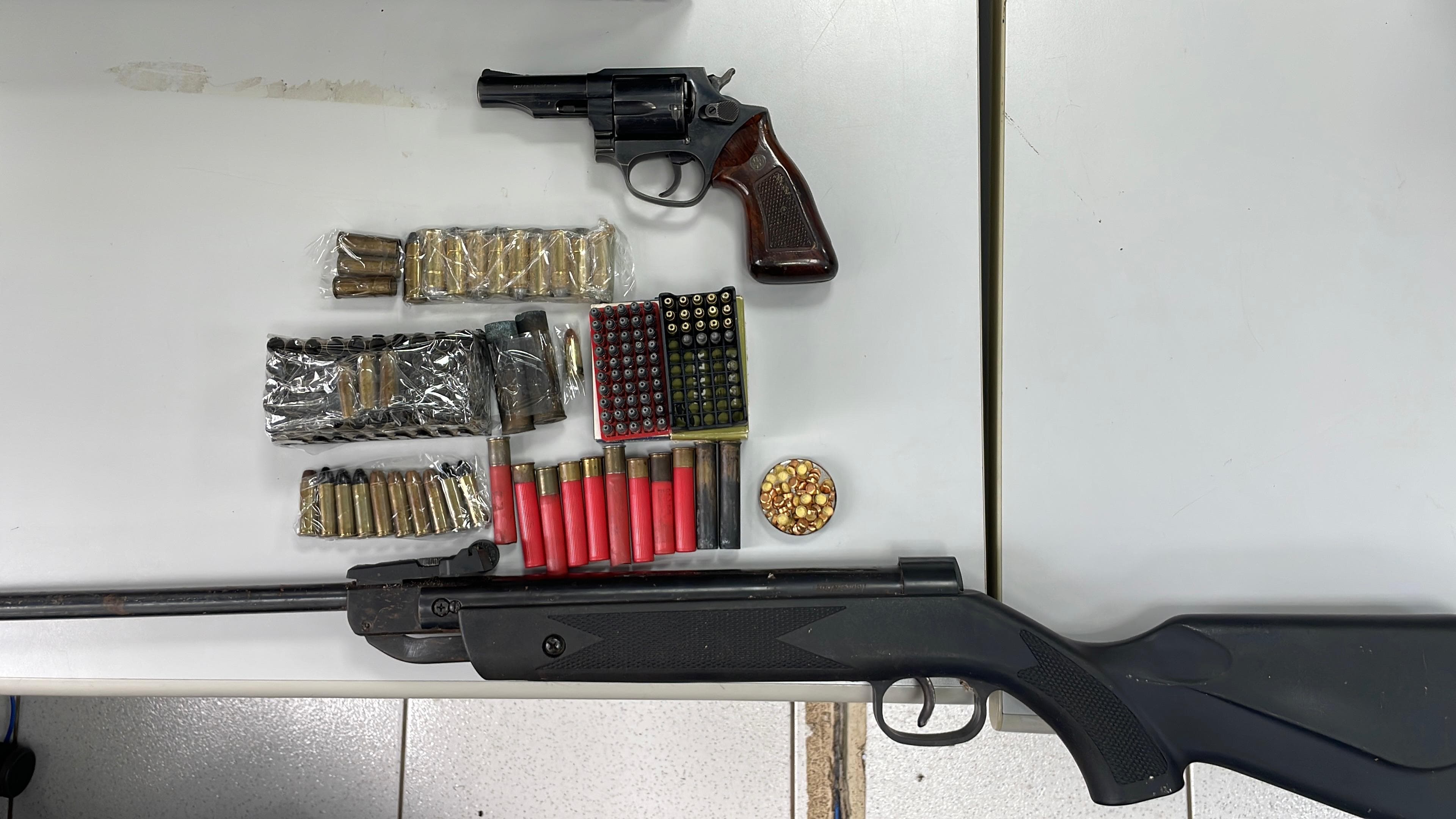 Agressor de mulher é preso com arsenal e 99 munições em Campo Grande
