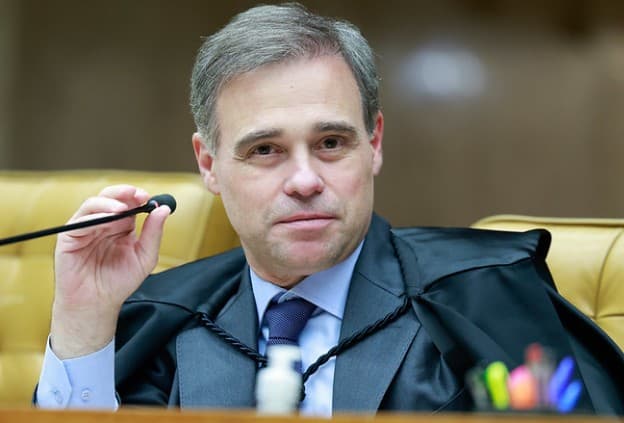 Mendonça suspende multas da NR-1 e adia cobrança sobre saúde mental no trabalho