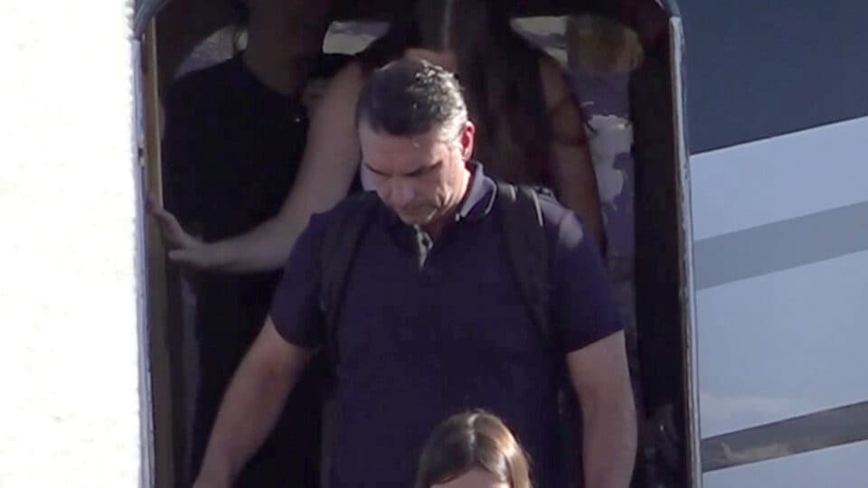Flávio esteve com Tarcísio e Derrite antes de deixar o país e não mencionou plano, diz advogado