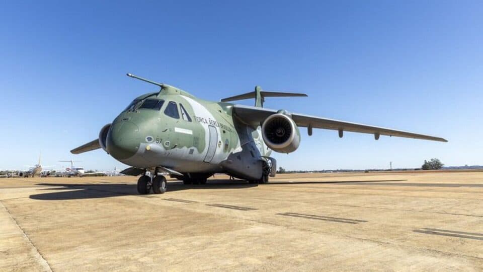 Brasil envia segundo avião da FAB à Venezuela com hospital de campanha e purificadores de água