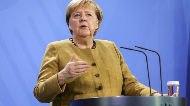 Merkel pede para "lutar pela democracia" face à extrema-direita na Alemanha