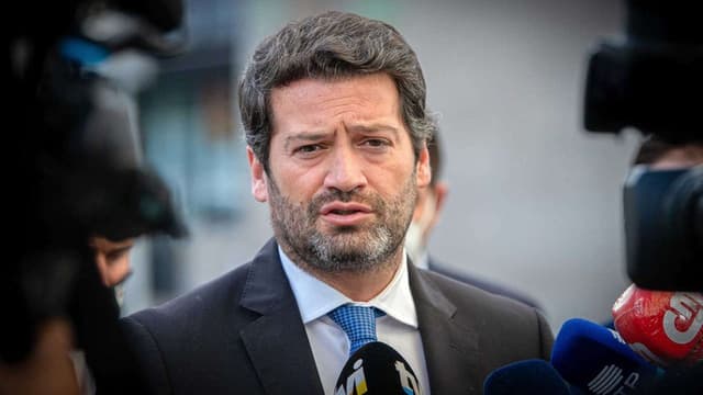 Aguiar-Branco considera urgente esclarecer alegado assalto ao gabinete de Ventura