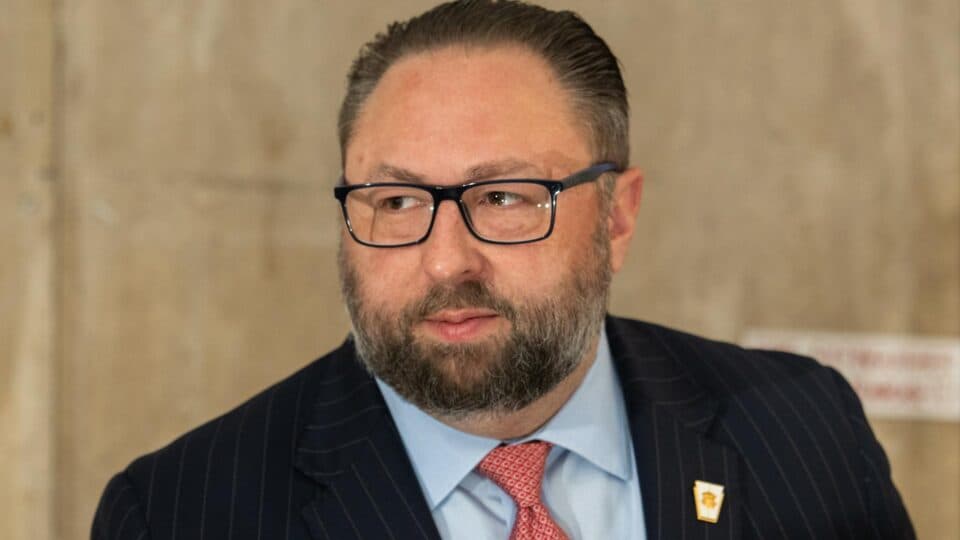 Aliado de Trump publica montagem de Moraes com Banco Master e diz que ministro “está com sérios problemas”