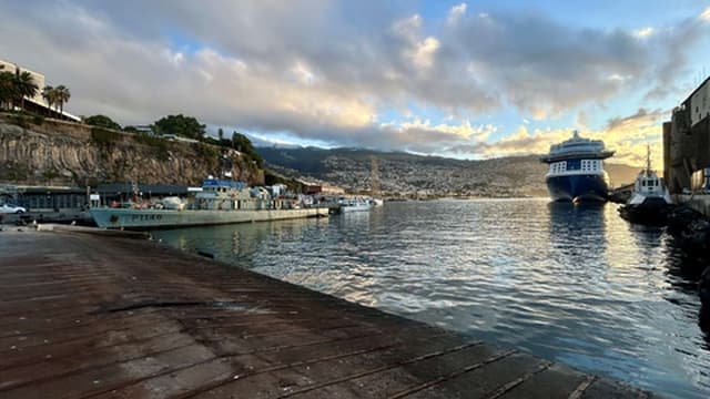 Celebrity Apex traz quase 2.900 passageiros ao Funchal