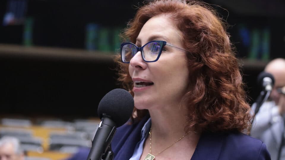 Defesa de Zambelli acionará Tribunal de Haia contra Moraes por perseguição política