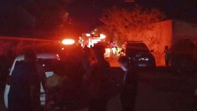 Menino morreu intoxicado ao tentar se proteger entre sofá e parede da sala