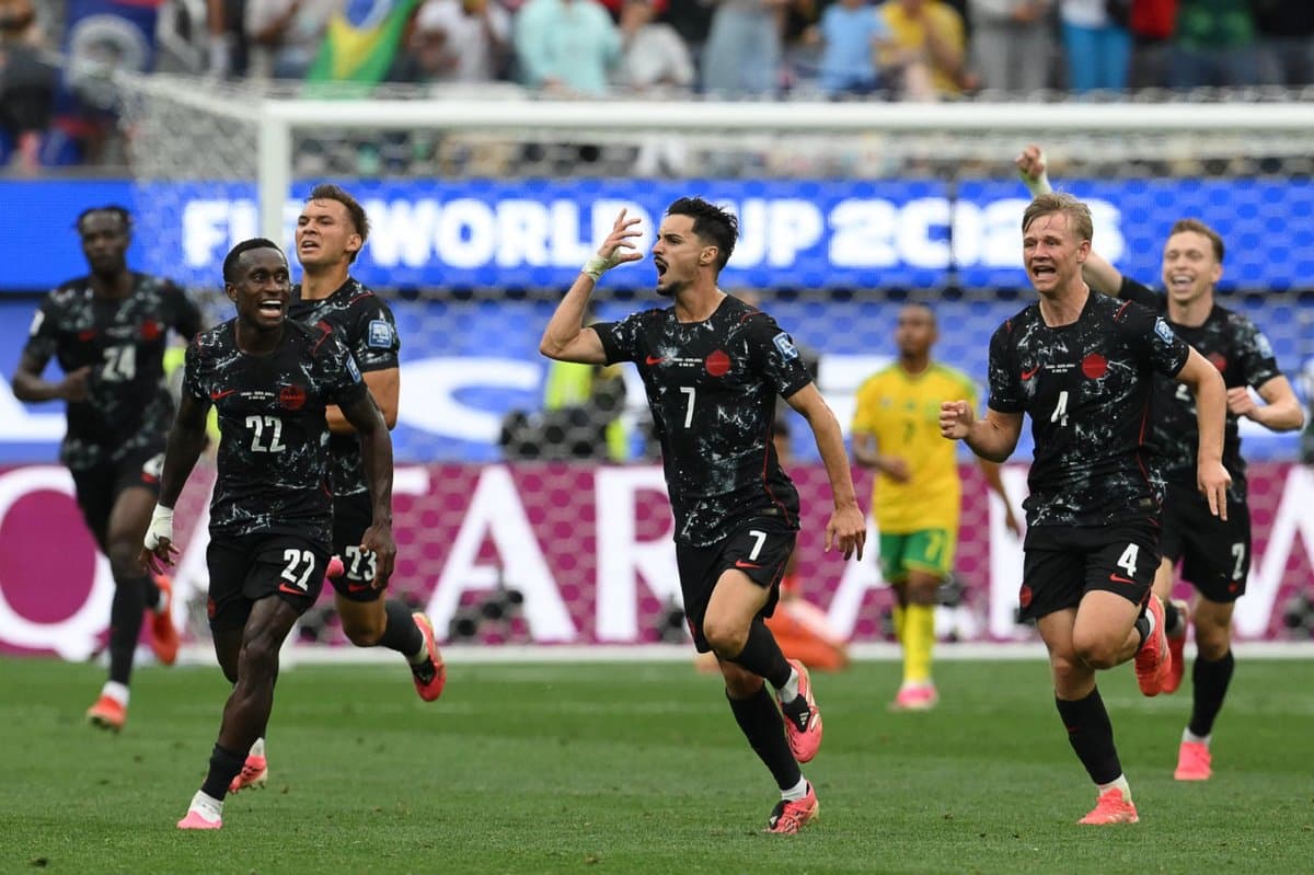 Com gol nos acréscimos, Canadá elimina África do Sul e avança às oitavas da Copa