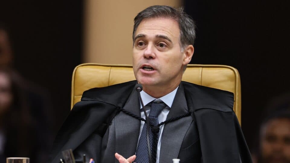 Mendonça vota para manter remoção de posts sobre Padroeira do Brasil