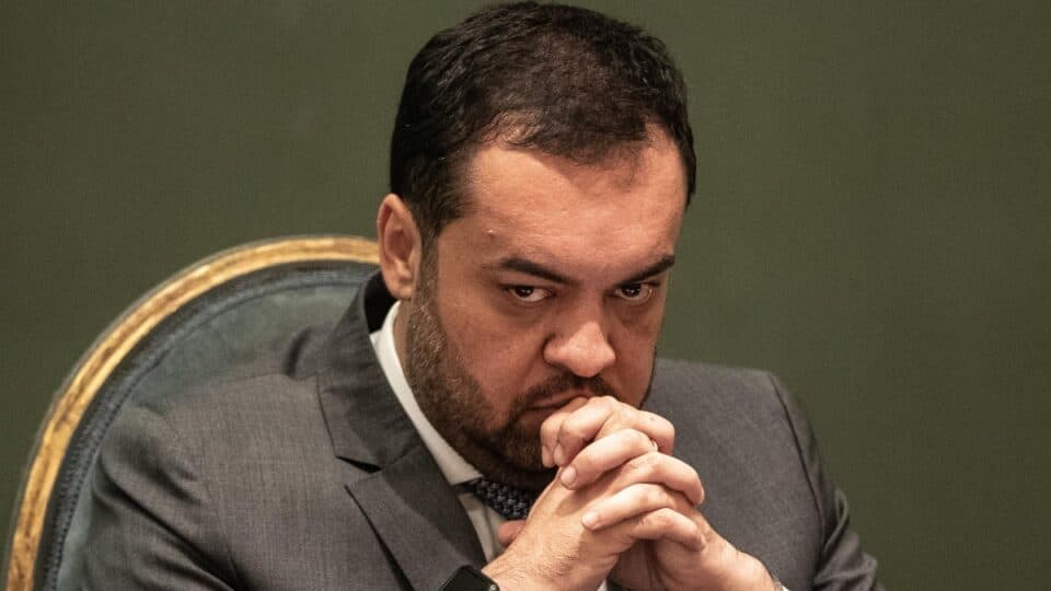 PF desbloqueia celular de Castro e espera avançar nas relações com Master e Refit