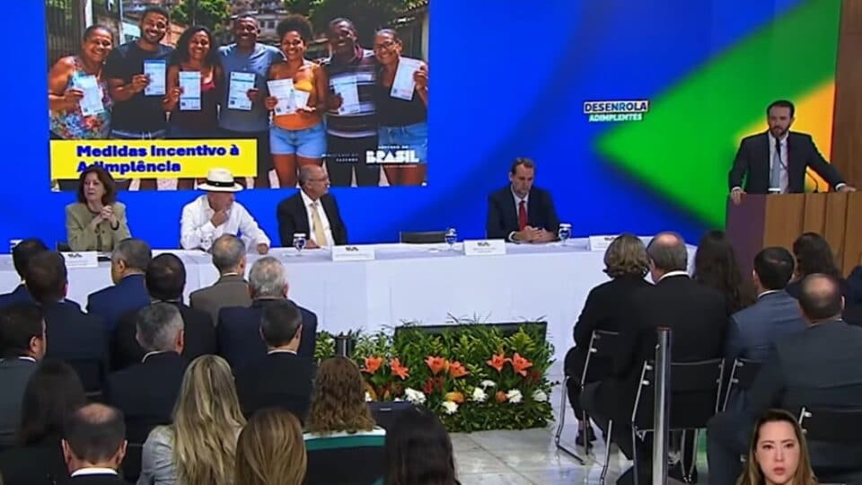 Governo Lula lança Desenrola para informais em dia e devedores do Fies