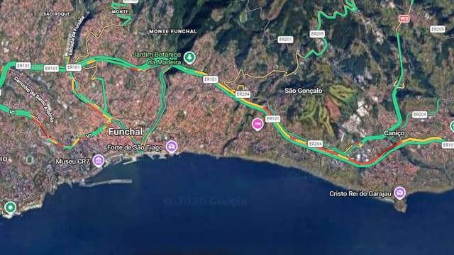 Sexta-feira começa com congestionamentos devido a tráfego intenso