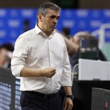 <![CDATA[ Oficial: Norberto Alves deixa comando técnico do Benfica ]]>