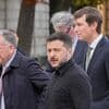 Um cessar-fogo surpresa, a possibilidade de eleições e a ameaça dos EUA. O fim de semana difícil de Zelensky 