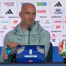 <![CDATA[ Roberto Martínez: «Não espero receber rosas depois de empatar o primeiro jogo...»  ]]>